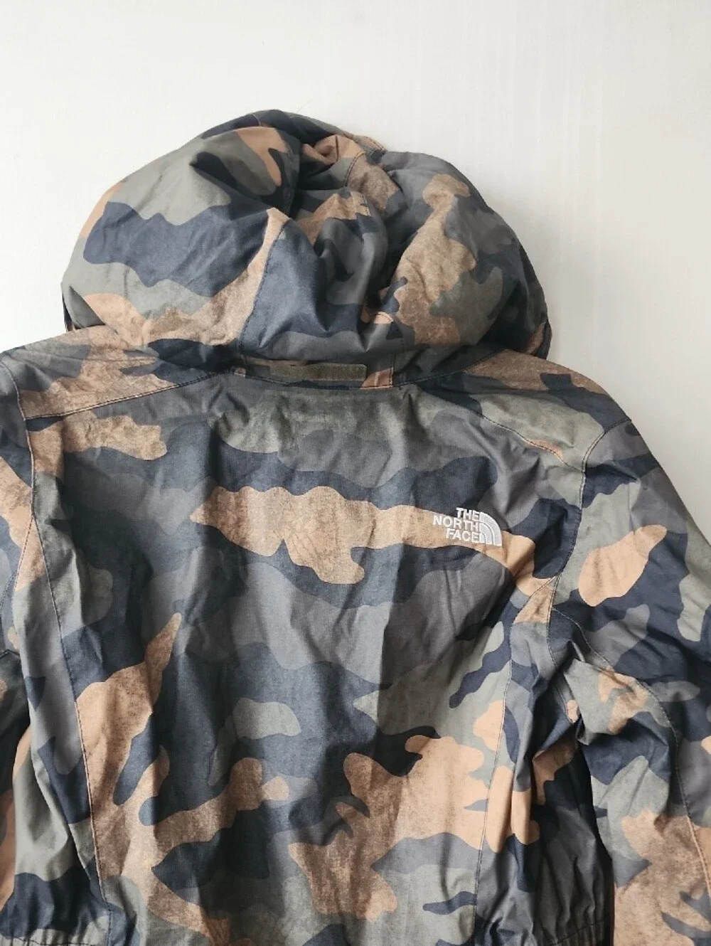 The North Face Women’s Camo Hooded Jacket - Olive/Black/Tan